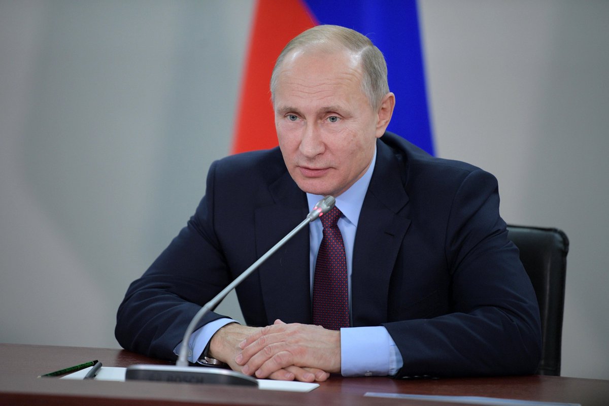 Путин подписал закон о смягчении наказания за лайки и репосты