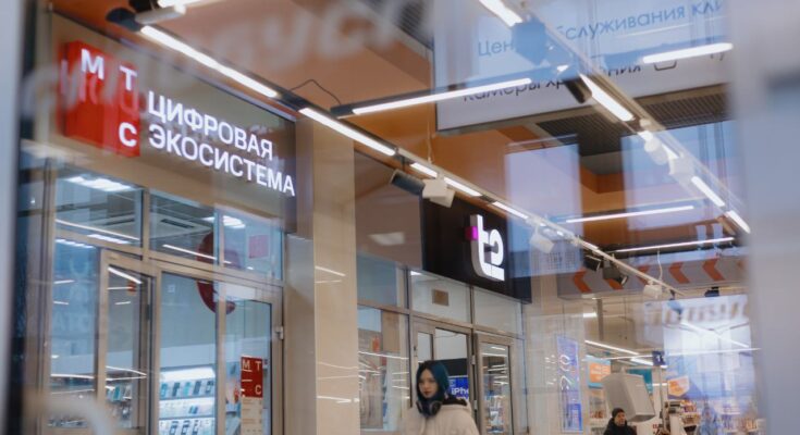 Т2 и МТС переходят от конкуренции к кооперации: операторы начали делиться торговыми площадями