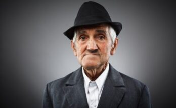 Как Яндекс и «Московское долголетие» учат пенсионеров распознавать кибермошенников и дружить с нейросетями