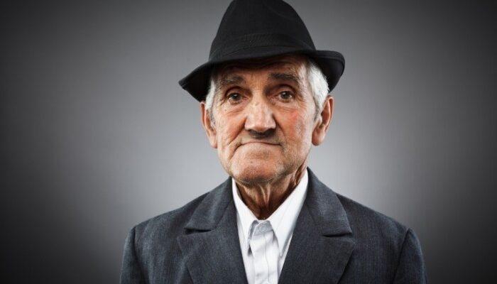 Как Яндекс и «Московское долголетие» учат пенсионеров распознавать кибермошенников и дружить с нейросетями